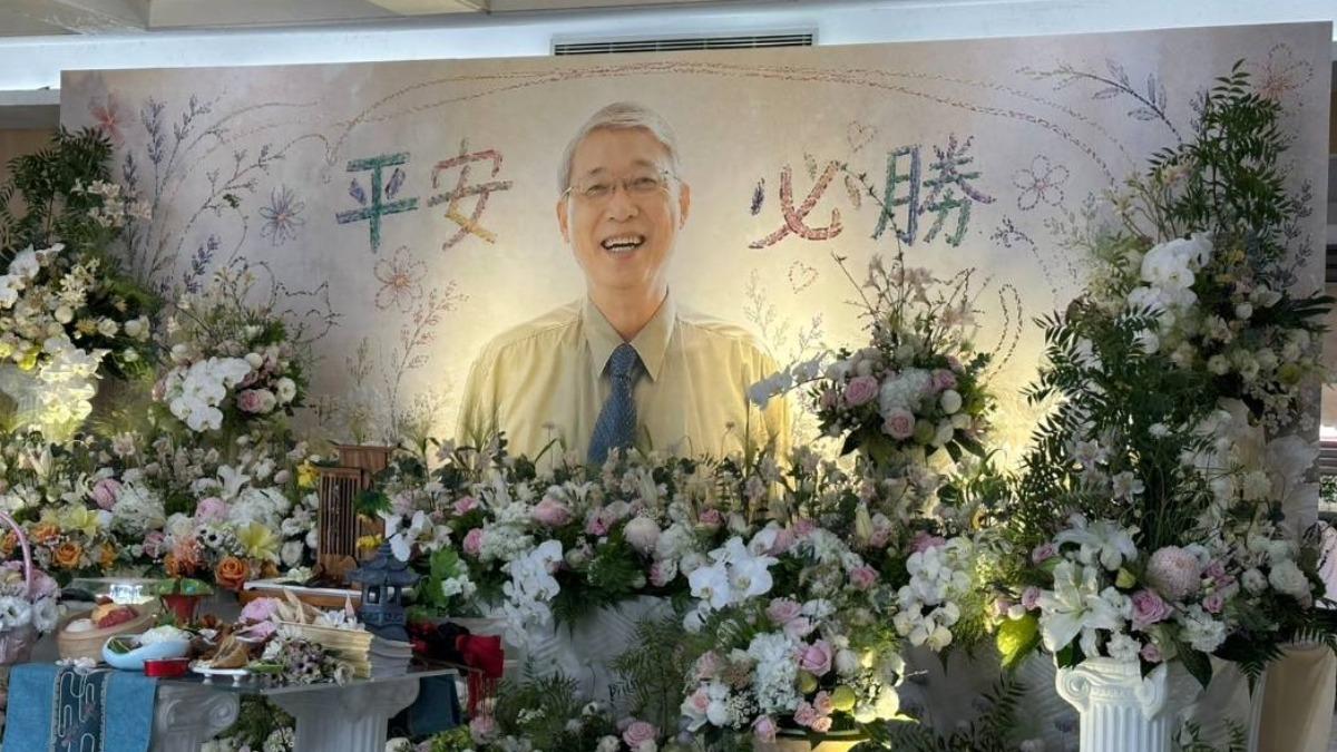 林逸欣爸爸林春銘離世，醫師顏純左在社群公開他的溫暖遺照。（圖／翻攝自和平診所-院長顏純左醫師﻿臉書）