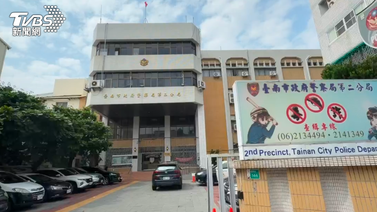 警方獲報到場後,妹妹神色冷靜透露姊姊最後交代。(圖/TVBS)