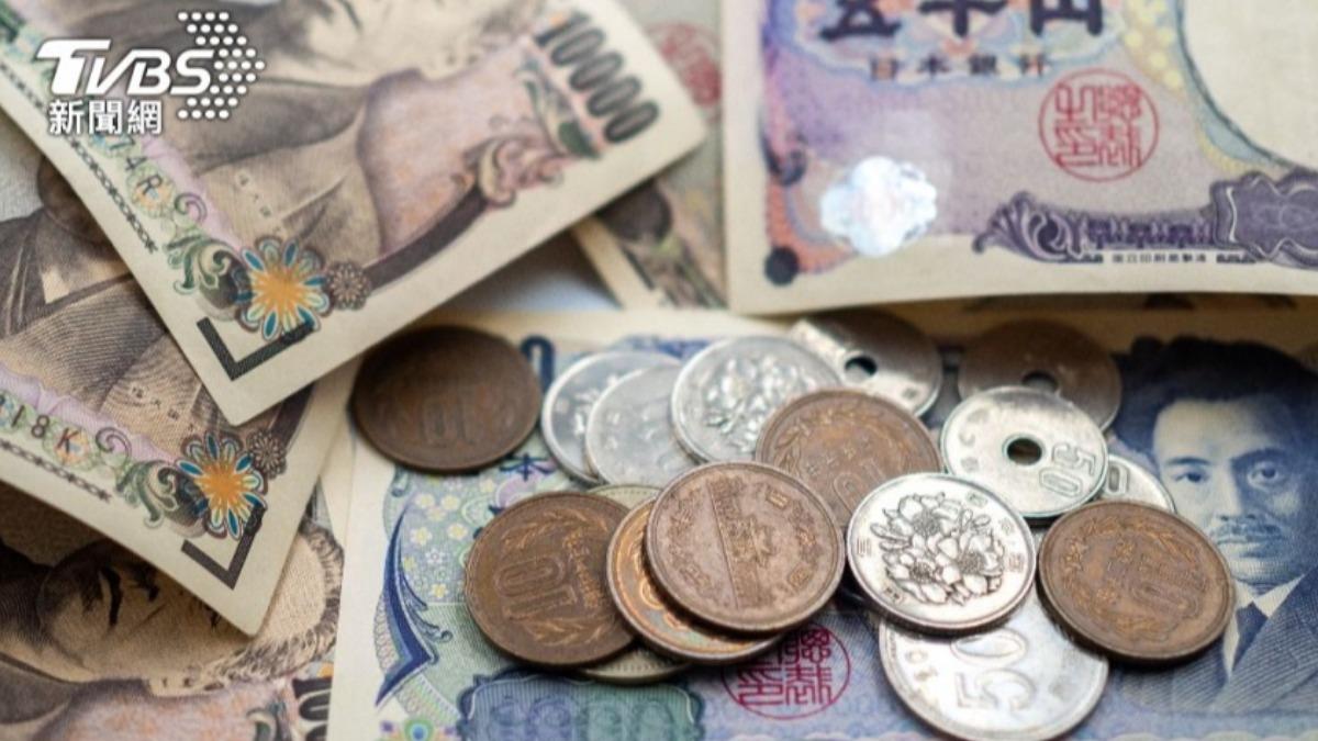 日圓匯率從160急升至155,市場人士認為日本政府和央行自前年7月再出手。(圖/shutterstock達志影像)