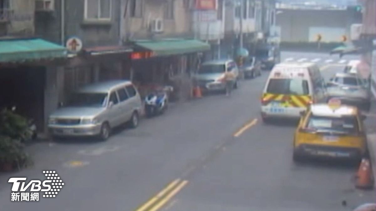 救護車到場畫面。（圖／TVBS）