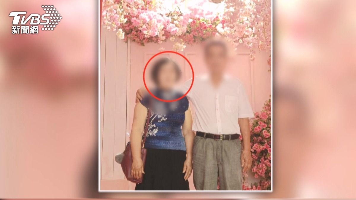 婦人走在行穿線遭轎車撞飛不治，家人淚訴媽媽下個月就是結婚50週年紀念日（圖／TVBS）