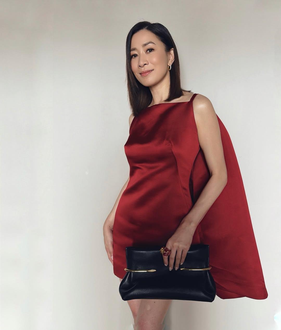佘詩曼身穿連身短裙亮相。（圖／翻攝自IG@charmaine_sheh）