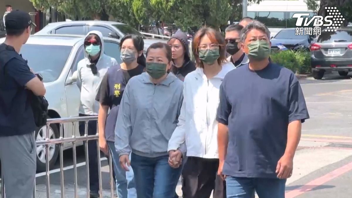 肇事女大生靈堂緊握父母手！父嘆「憨慢教子」攬全責　許常德：白來了