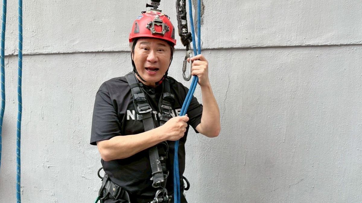 胡瓜從7樓高空垂降！臉色凝重崩潰　「身體病痛突發」出事了