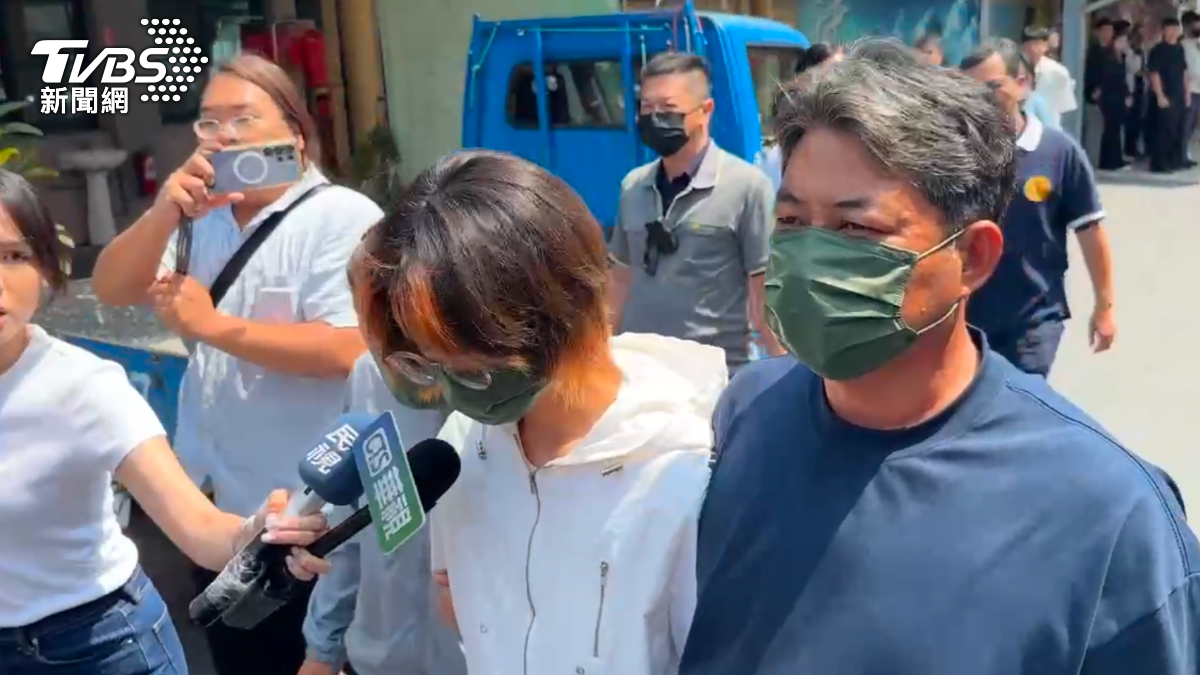 害女警輾斃怕被打?肇事女大生被爆靈堂上香前打110求保護