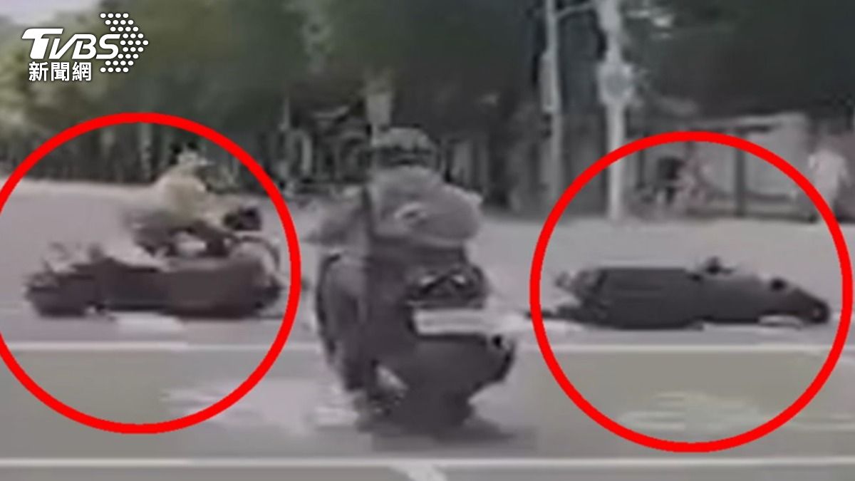 單車騎士疑闖紅燈害2機車騎士追撞,非動力交通工具不算肇逃。(圖/TVBS)