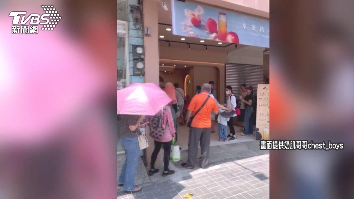 排到巷尾頂烈日也要喝,台灣味征服味蕾。(圖/G 奶肌哥哥chest_boys提供)