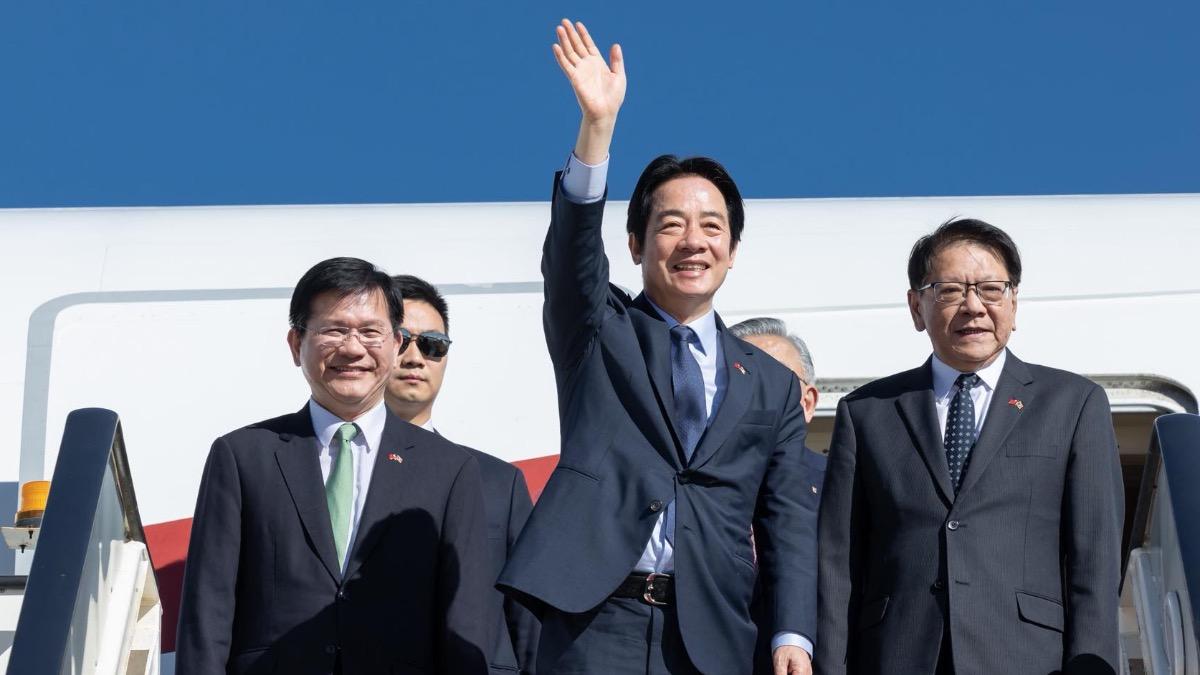 賴清德在因中國打壓暫緩出訪史瓦帝尼後,又搭乘史國專機飛抵史瓦帝尼。(圖/翻攝自賴清德臉書)