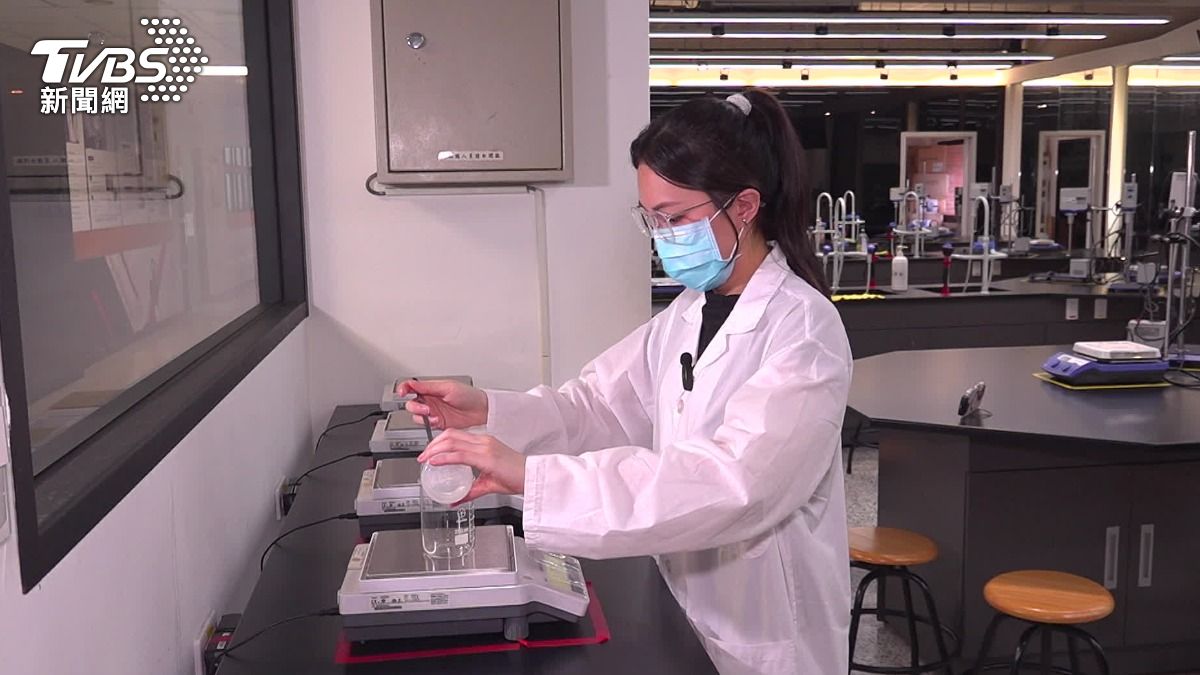 經過弘光科大學生發想,各式農廢物成黃金。(圖/TVBS)
