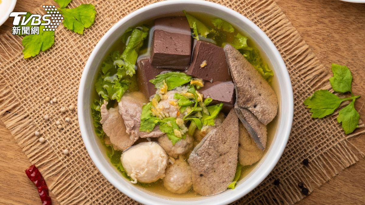 更年期眼睛刺痛!醫授「5穴位」舒緩甩乾癢:豬肝湯也能顧視力
