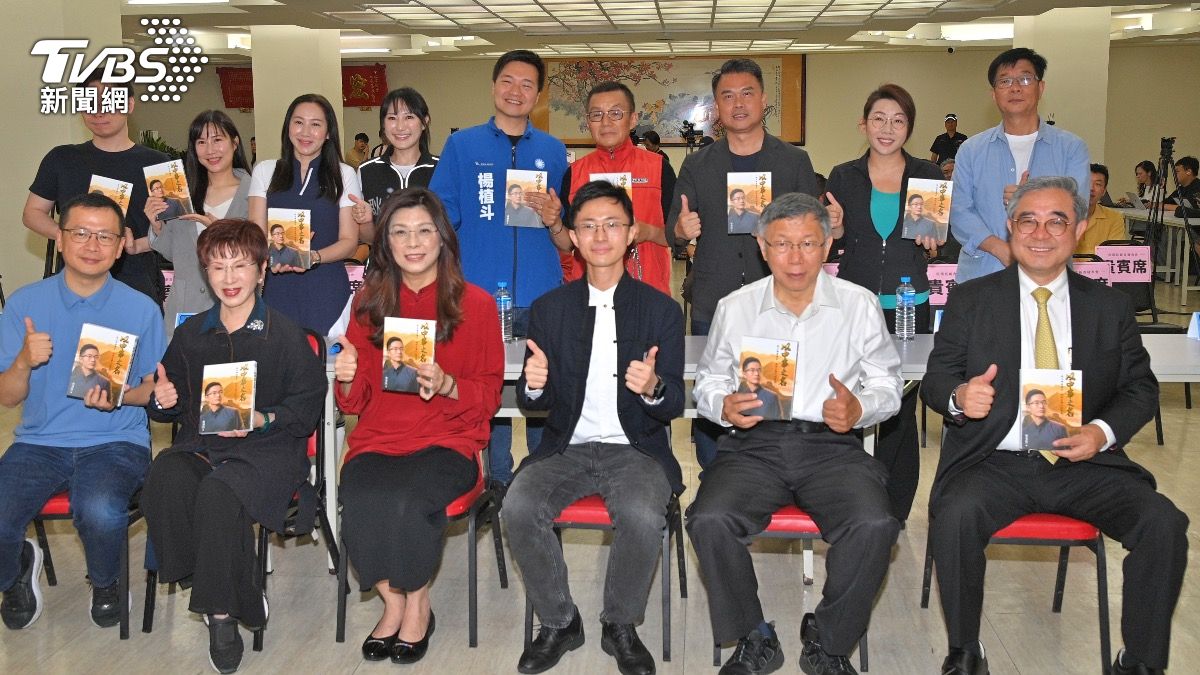 昔稱「垃圾不如、有官司問題」　鄭麗文同台柯文哲互動冷