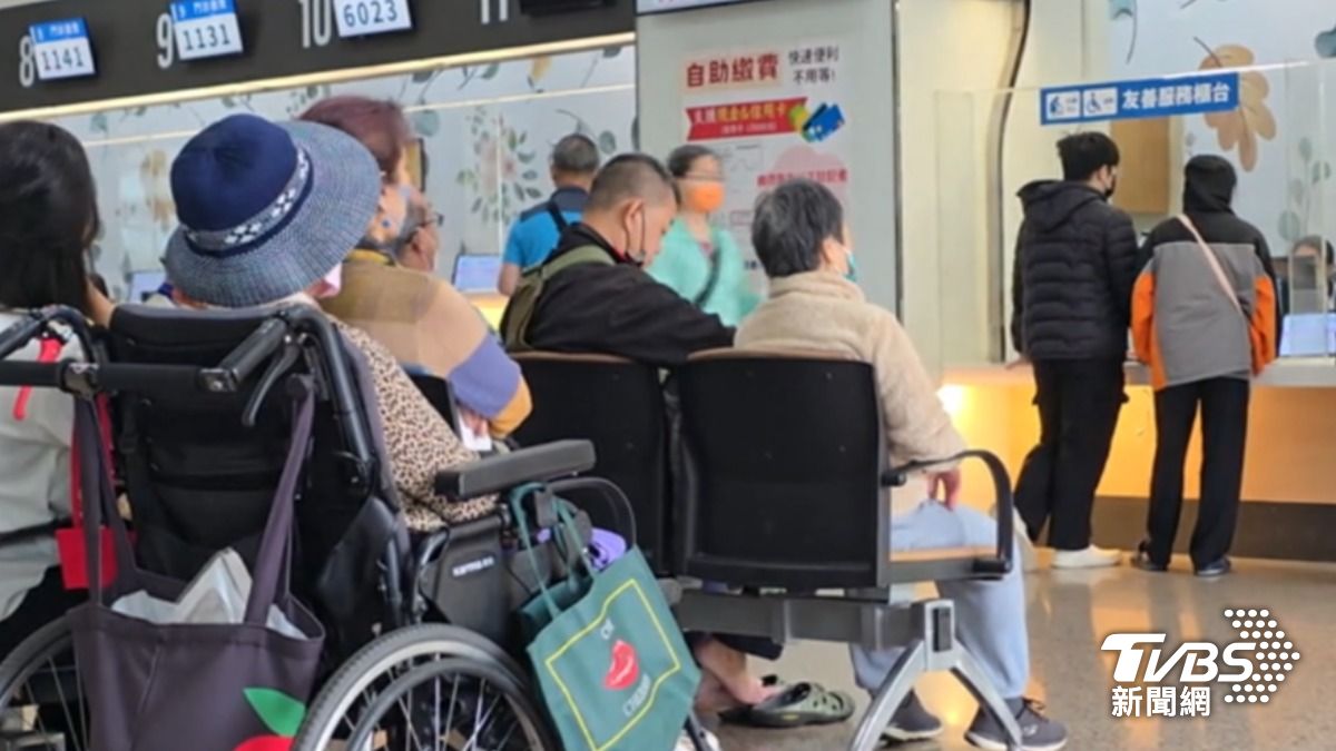 掛號費是否恢復上限惹議。(圖/TVBS)