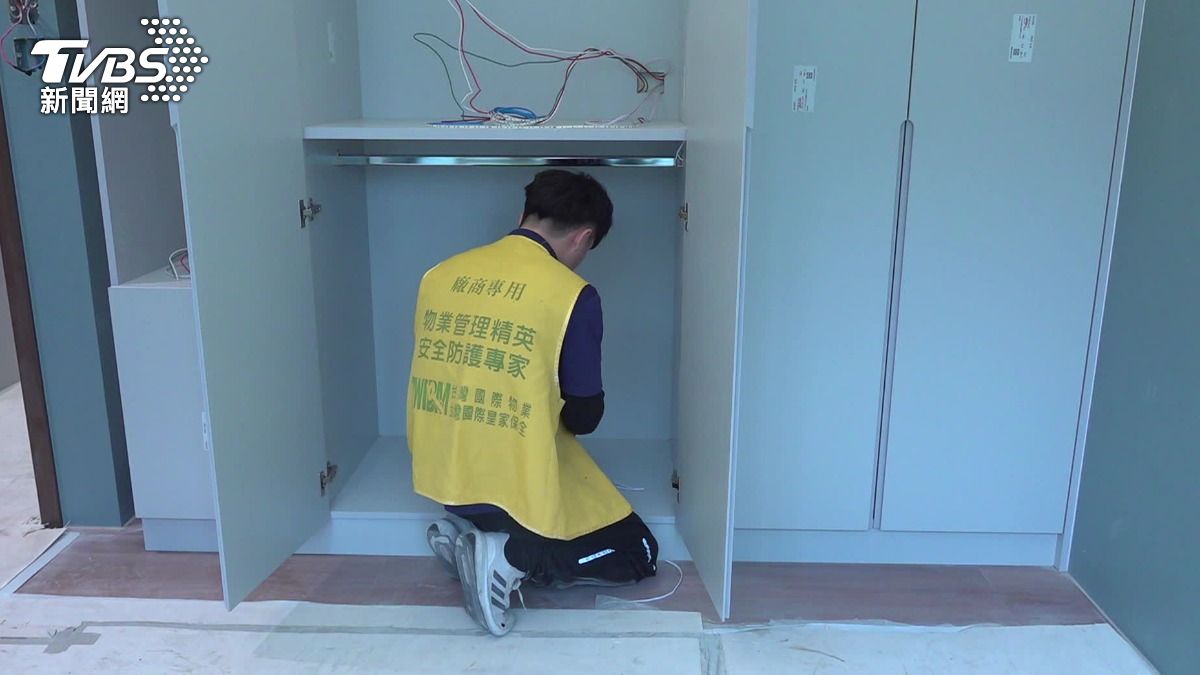 用料挑選白紙黑字，屋主有空就監工驗屋。（圖／TVBS）