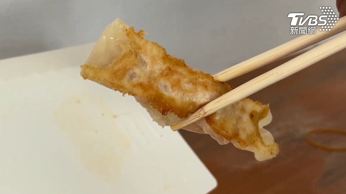 營養師表示焦黃色呈現梅納反應的澱粉跟蛋白質，確實會有獨特的香氣，但吃了烤焦食物，等於吃進致癌物，盡量避免比較好（圖／TVBS）