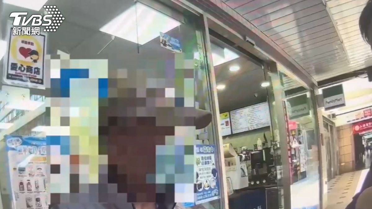 北市8翁舉牌抗議律師竟遭上銬　中正一警遭批執法過當懲處曝光