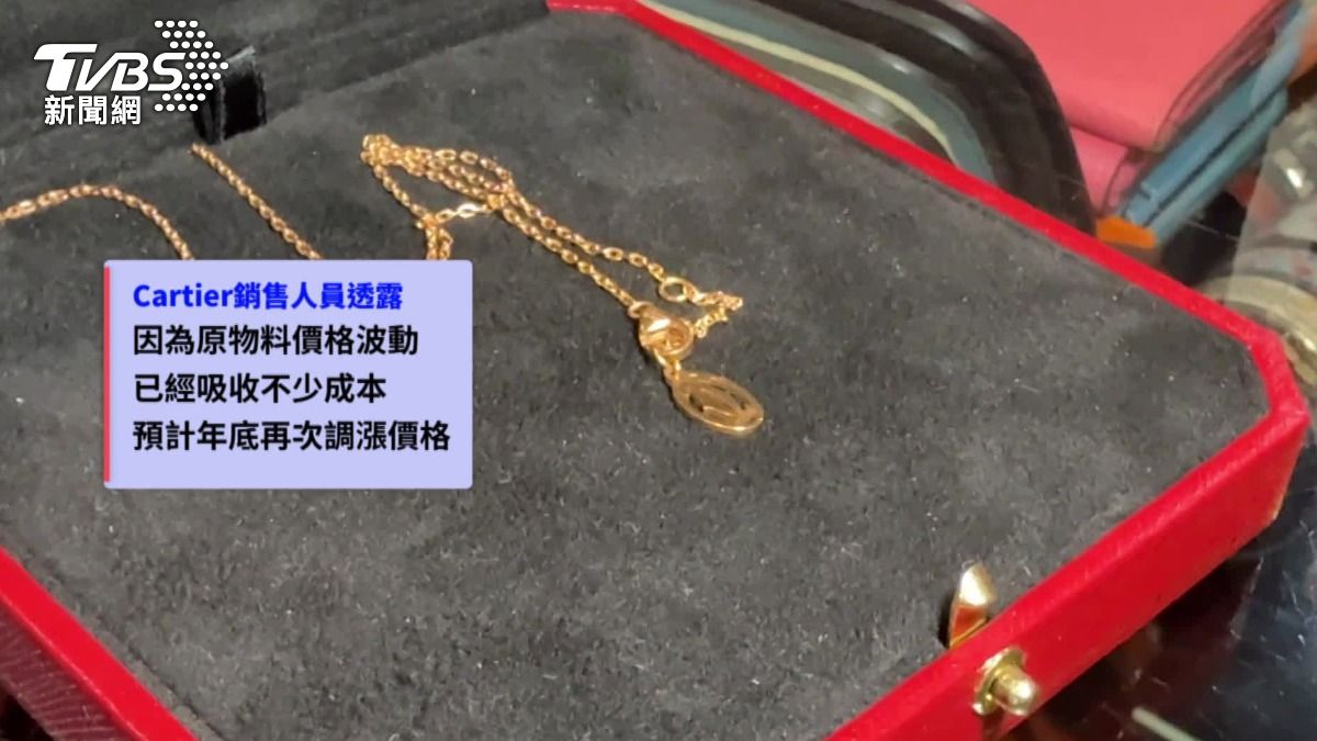 銷售人員透露原物料價格波動，預計年底還會再次調漲價格。（圖／TVBS）