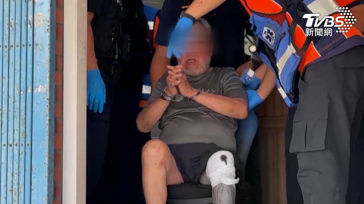 83歲辛姓老翁縱火燒屋,又拿斧頭砍傷警消,太太無奈透露丈夫的犯案動機,原來兩人住家屬於小姨子所有,近日小姨子想要移民賣房(圖/TVBS)