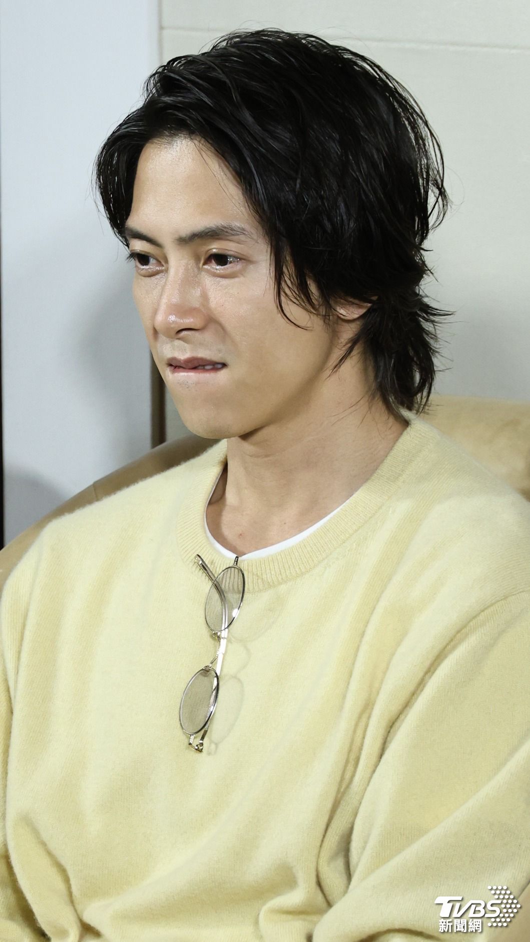 煩惱該怎樣回答記者的山下智久還咬下唇。(圖/張哲鳴攝)