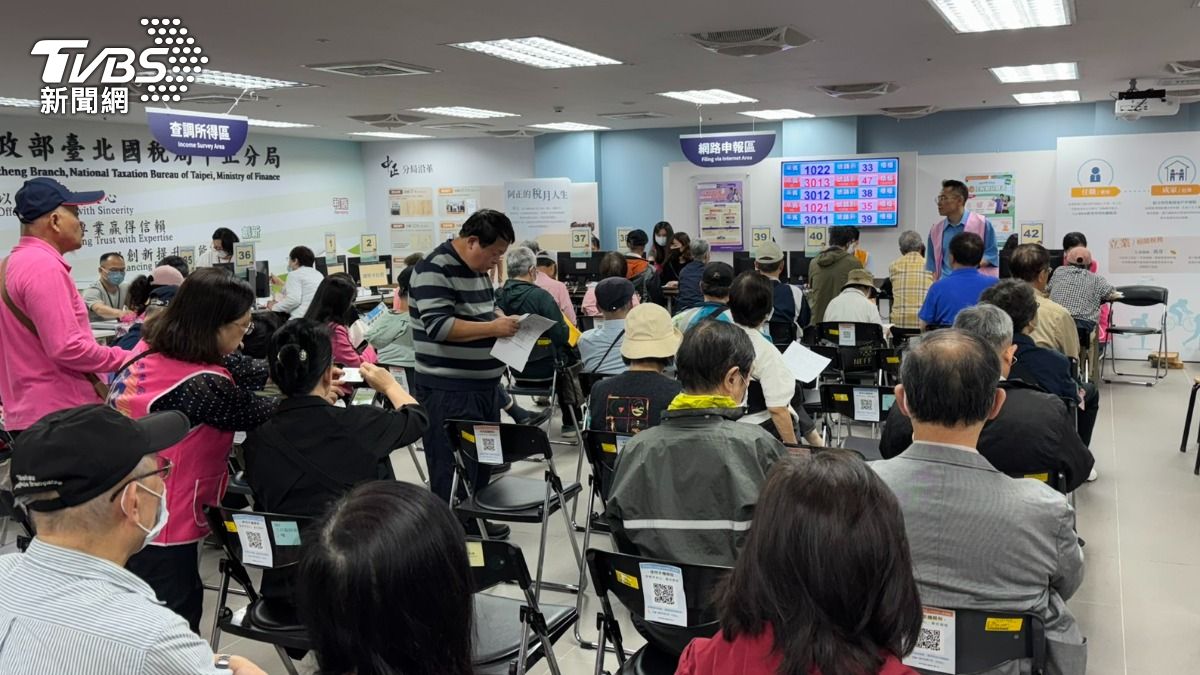 直擊/報稅「臨櫃首日」人潮滿 3預約方式分流免空等
