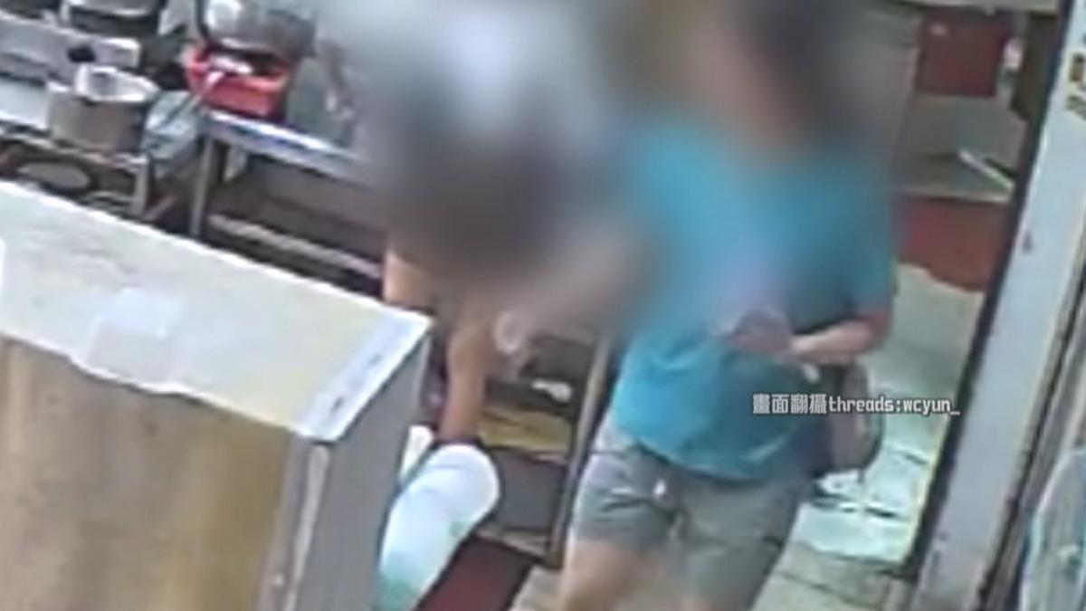 豆花店員洗鍋背對工作檯,女賊「3度路過」秒偷錢包全錄下。(圖/翻攝自Threads)