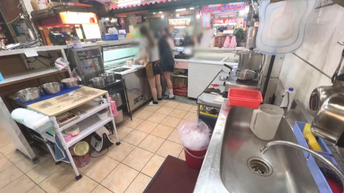 才買完拌飯放好錢包,店員轉身洗鍋「秒被偷」。(圖/翻攝自Threads)