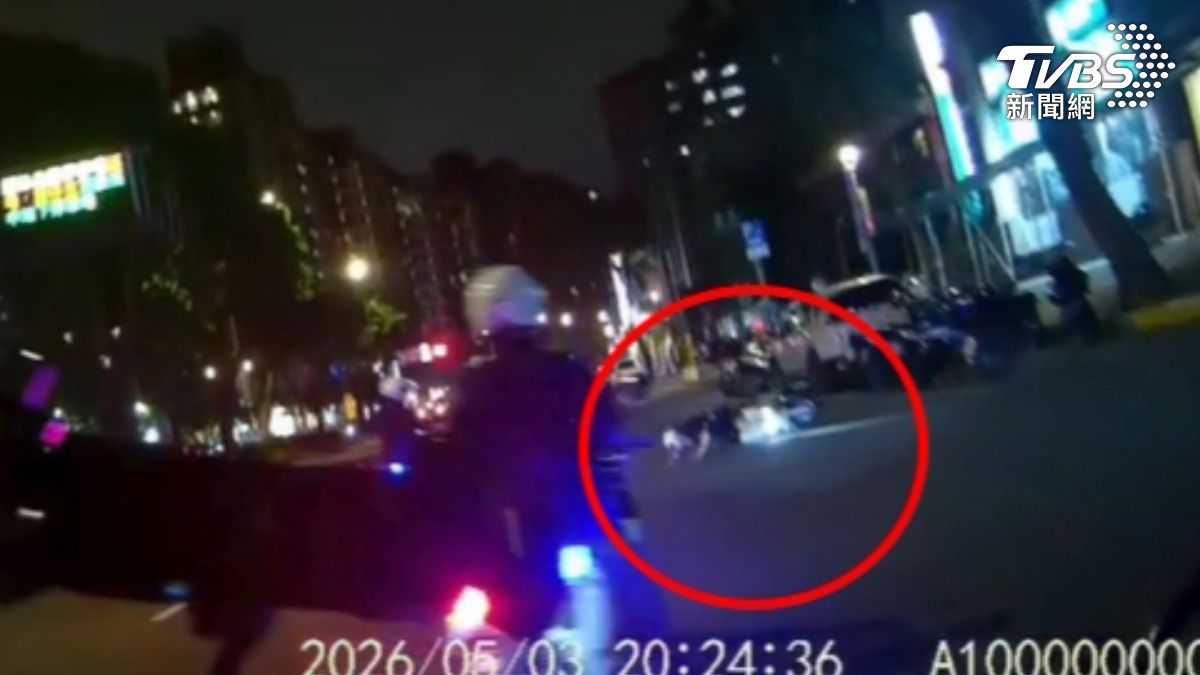 男酒駕騎共享機車酒駕,遇警逃竄半路自摔。(圖/TVBS)