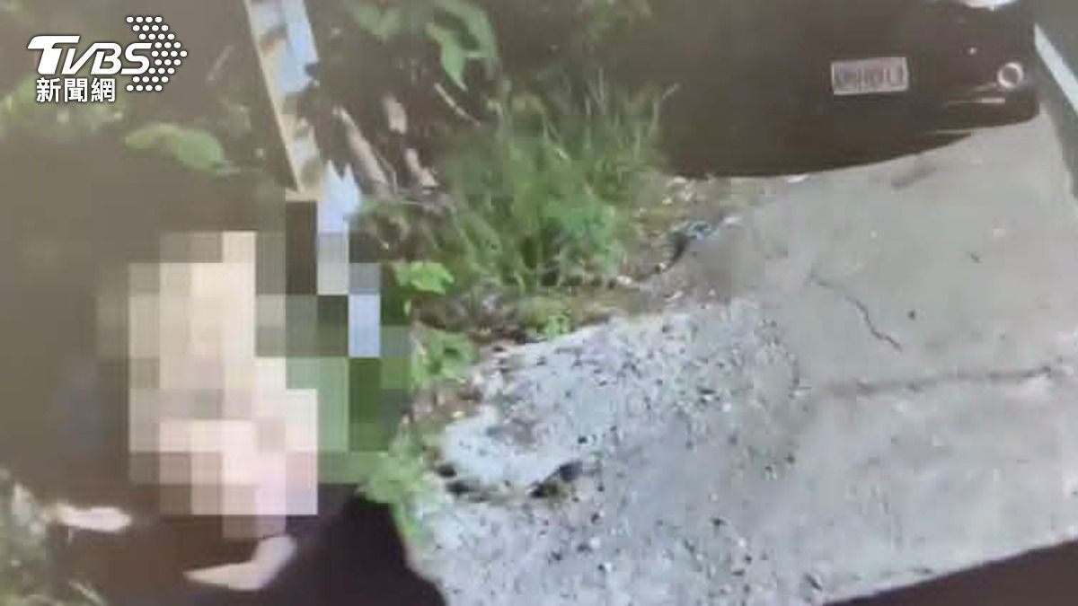父母上晚班，6歲童獨自外出街頭迷途。（圖／竹縣新埔分局提供）