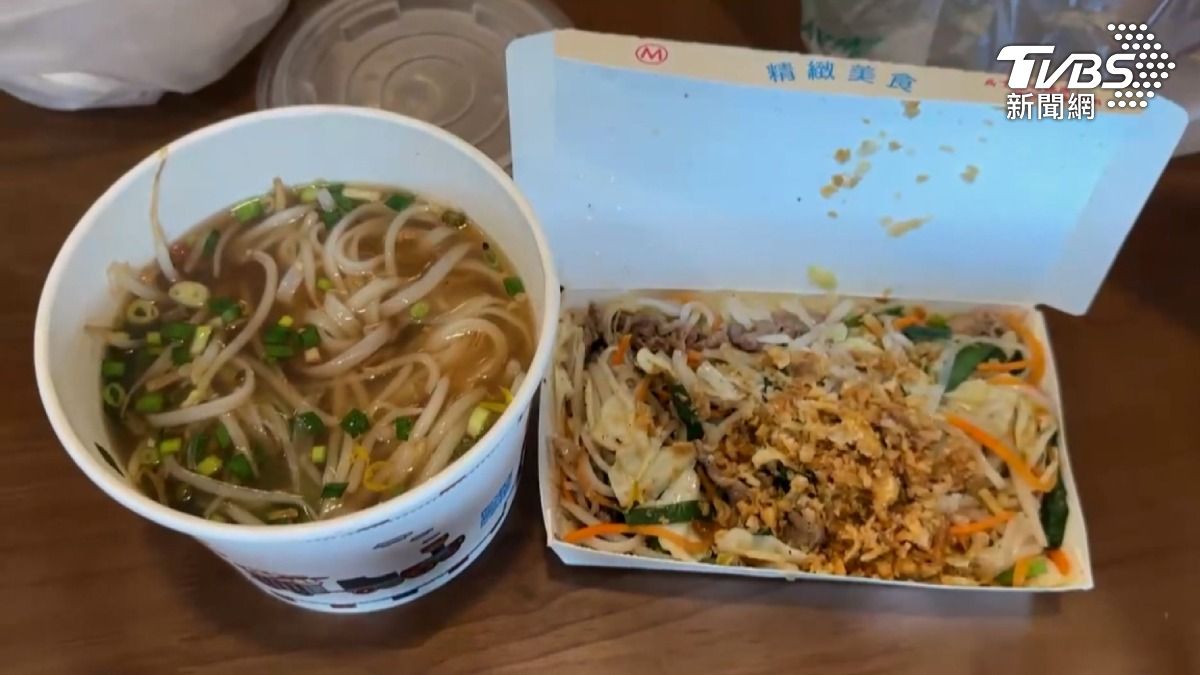 店內有分湯的河粉跟炒的河粉，婦人誤會了餐點內容，想吃炒河粉卻點成了湯的河粉，就這麼一字之差（圖／TVBS）
