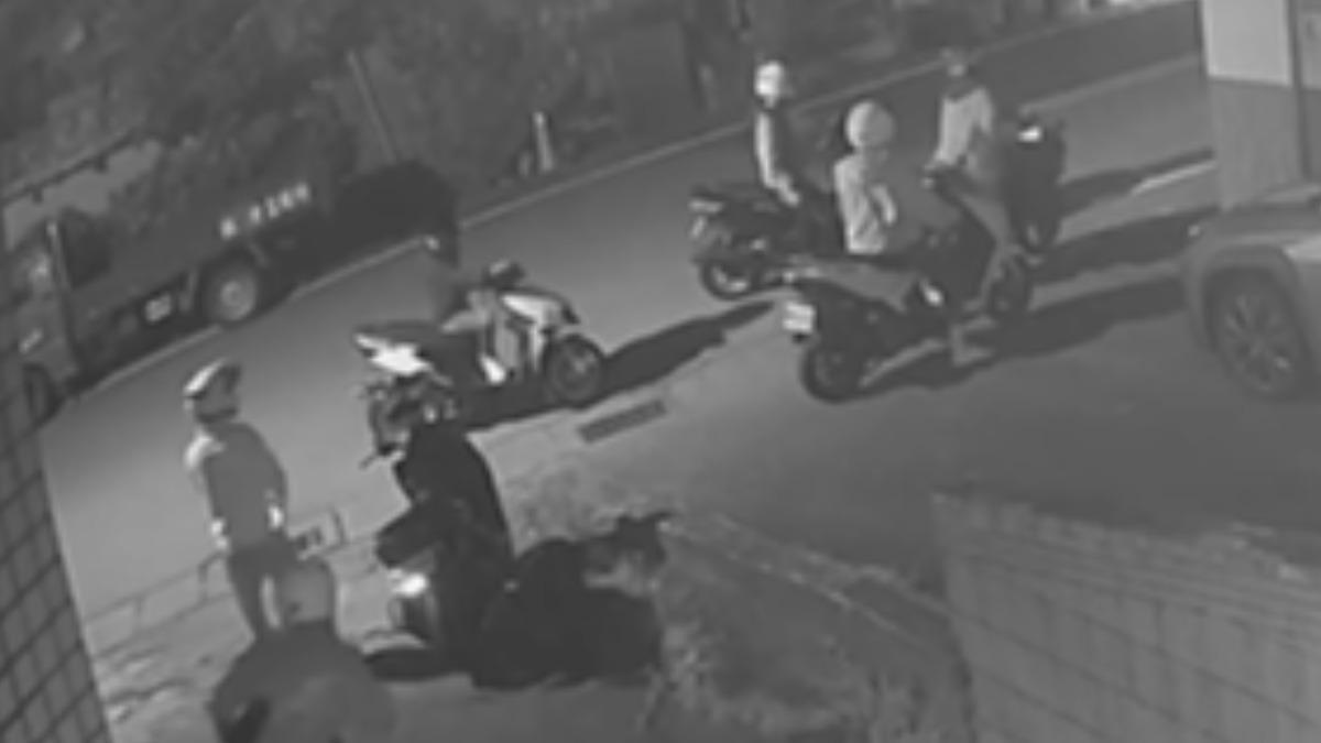 基隆騎士「口罩遮牌」逃避檢舉,民眾錄影蒐證反遭飆速挑釁,警鎖定監視器緝兇。(畫面翻攝/基隆人)