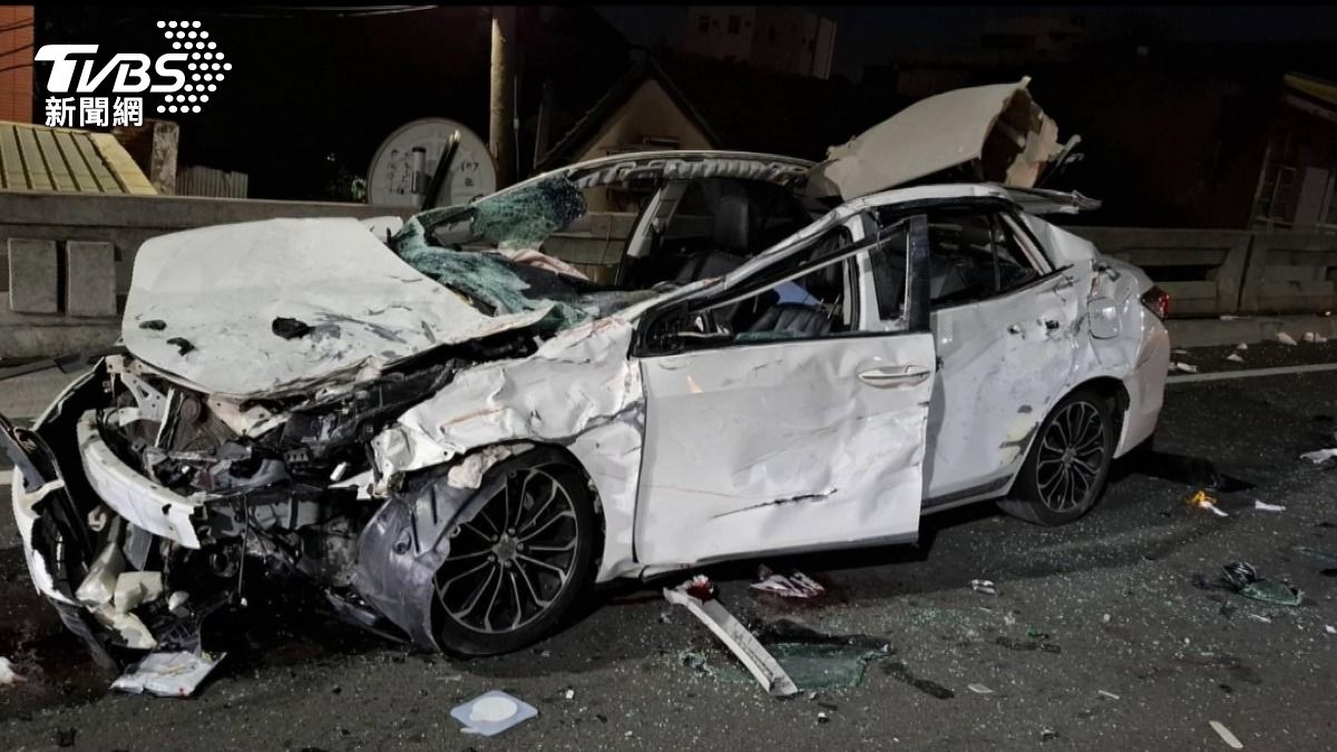 彰化毒駕奪2命!新婚妻遭撞亡 夫崩潰想打肇事者警拉住。(圖/TVBS)