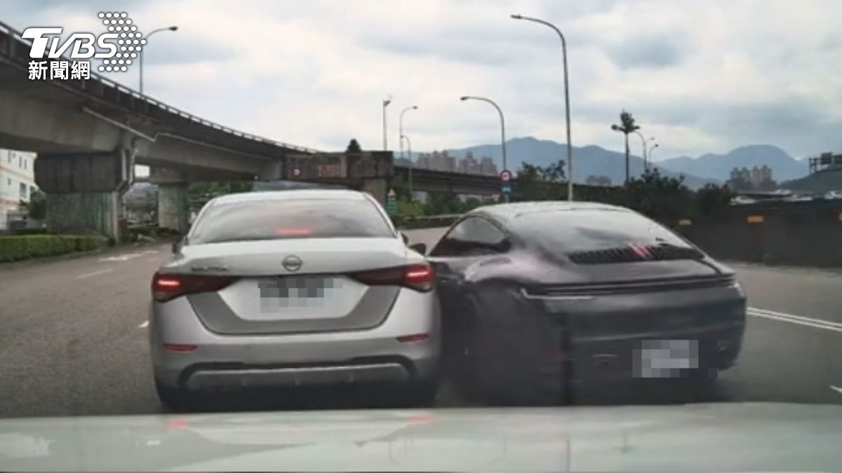 男開保時捷肇逃,到案稱暈眩不知撞車。(圖/TVBS)