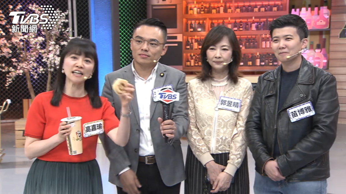 政治界饕客齊聚綜藝節目,暫時放下藍綠對立大談選區美食。(圖/TVBS)
