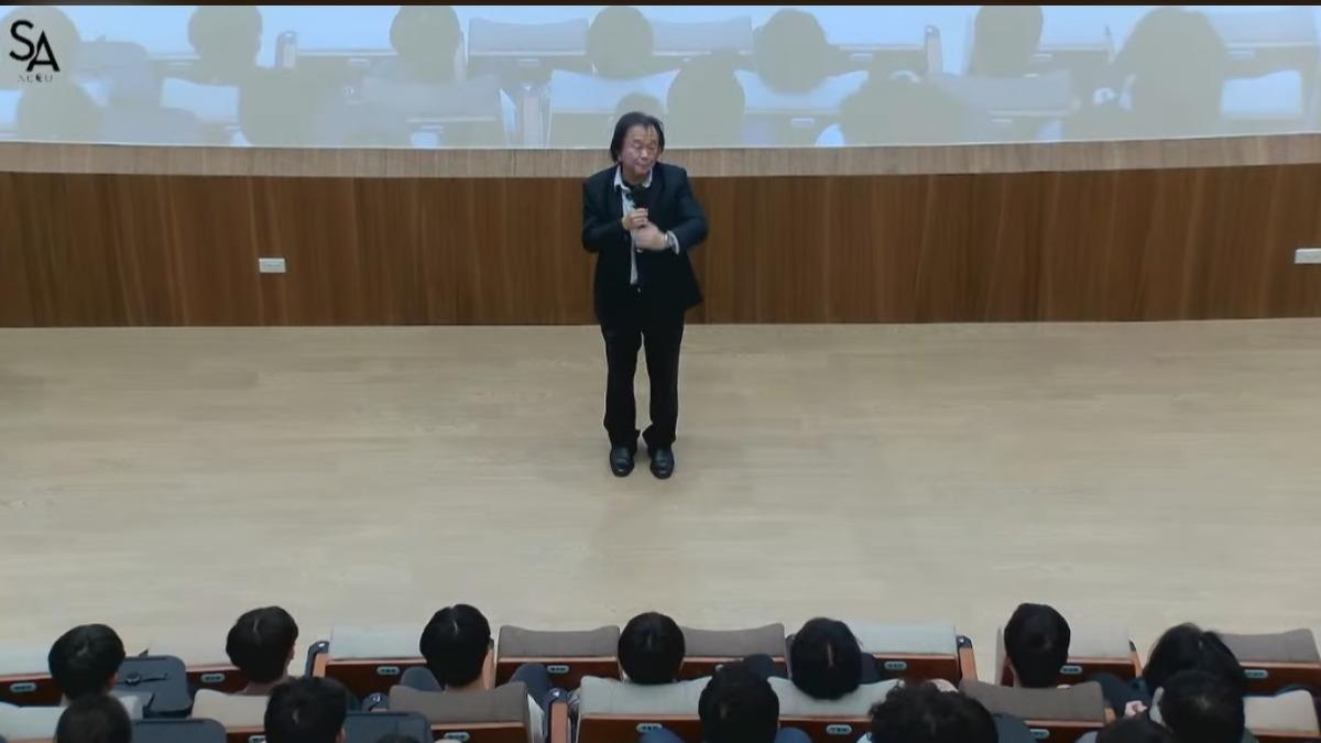 王世堅日前受邀至政治大學演講。（圖／翻攝自政大學生會YT）