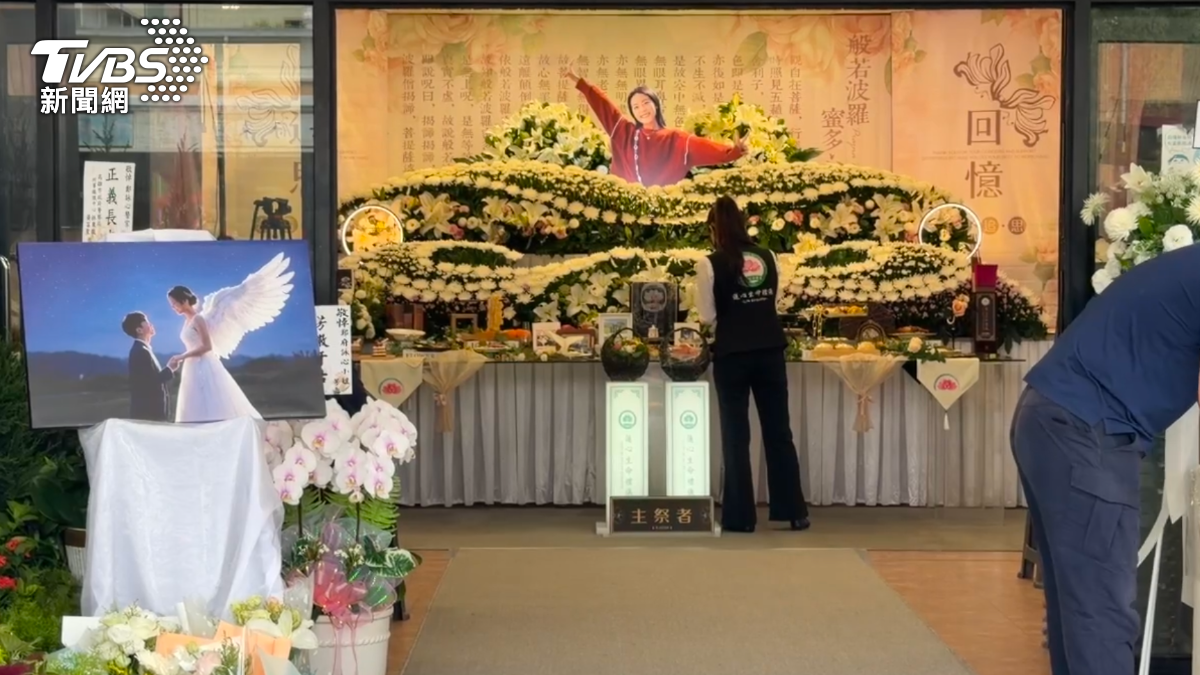 女警告別式「天使婚紗照」惹鼻酸　派出所同仁全淚崩：永遠想念你
