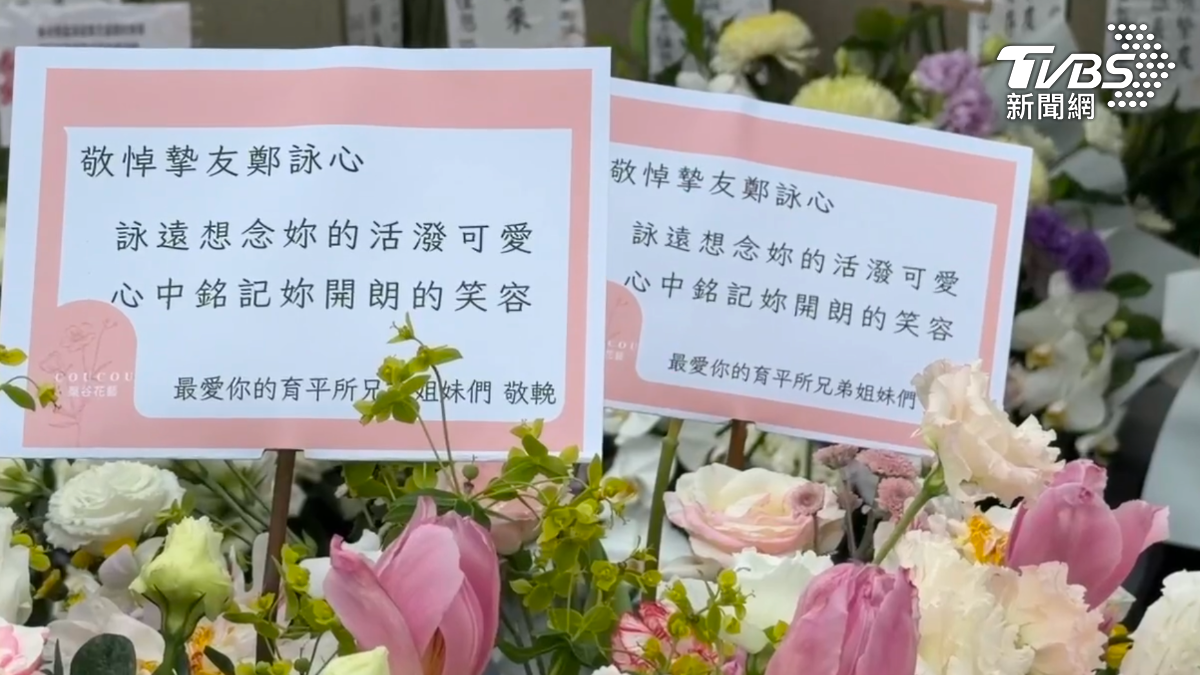 育平派出所的同仁們也為鄭姓女警送上哀悼。(圖/TVBS)