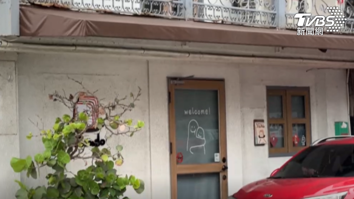 早午餐店遇奧客,拍桌、摔菜單。還要求道歉,店長立刻霸氣護員工。(圖/TVBS)
