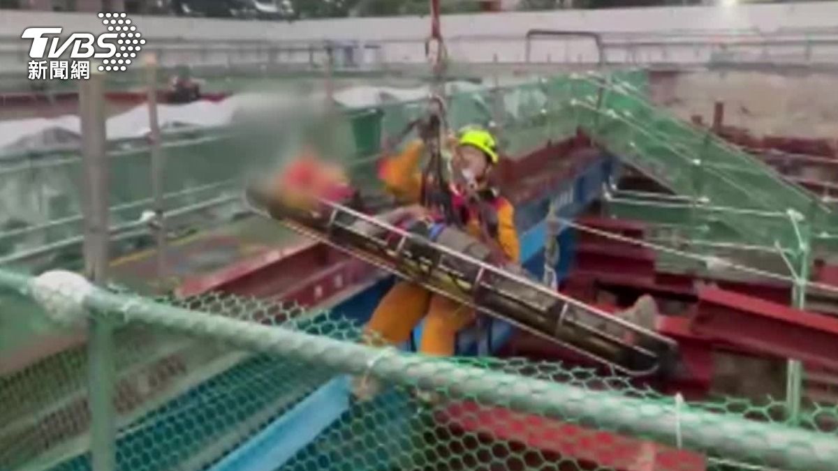 台中工安意外！工人失足墜地下4樓　骨盆疑骨裂急救治