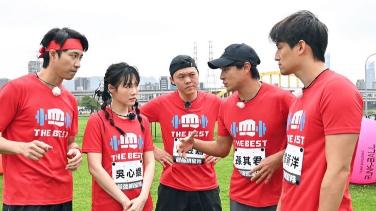 曾昱嘉(中)流感康復後就投入錄影,過程中相當賣力。(圖/翻攝自曾昱嘉IG)