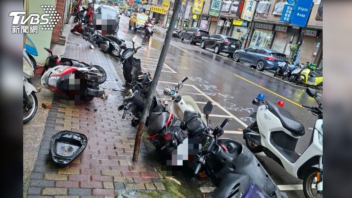 男子毒駕連環撞,接連撞倒多輛機車,所幸未釀成傷亡。(圖/TVBS)