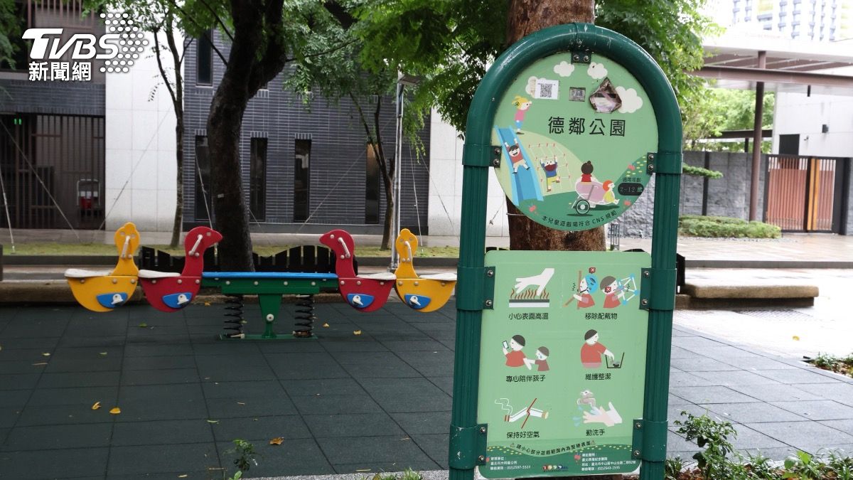 疑似是天氣不佳下大雨，德鄰公園今早未出現老鼠。（圖／潘建樺攝）