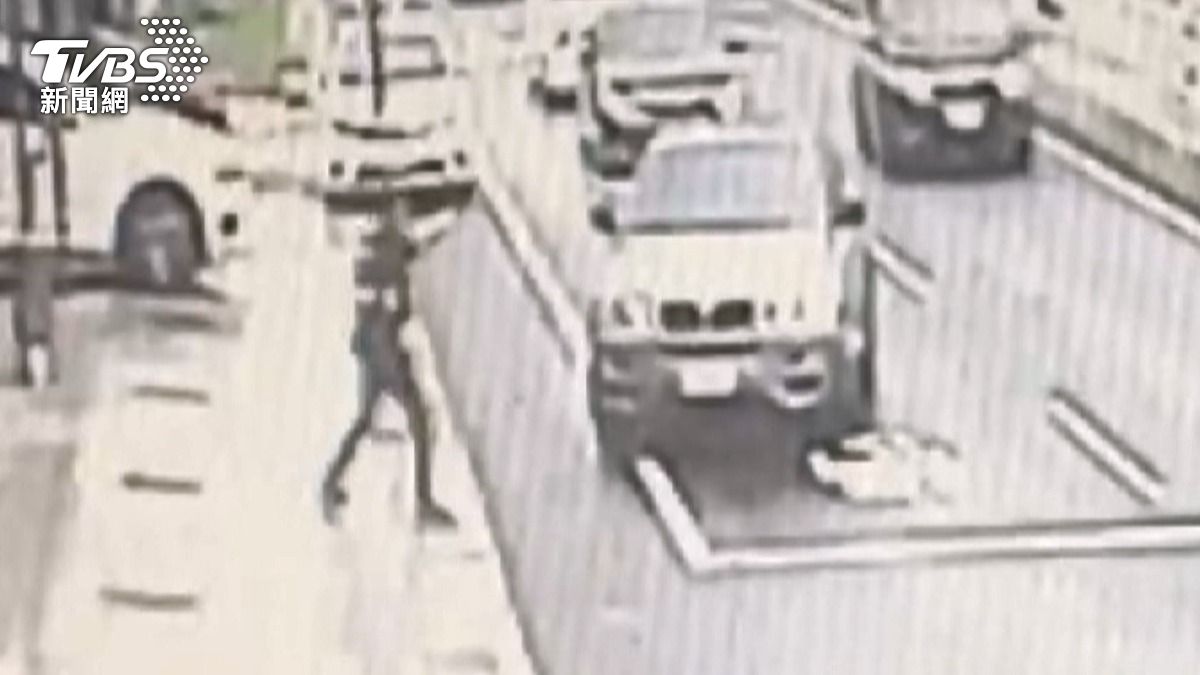 麥寮警攔查藏槍車 駕駛欲衝撞 警開7槍仍逃