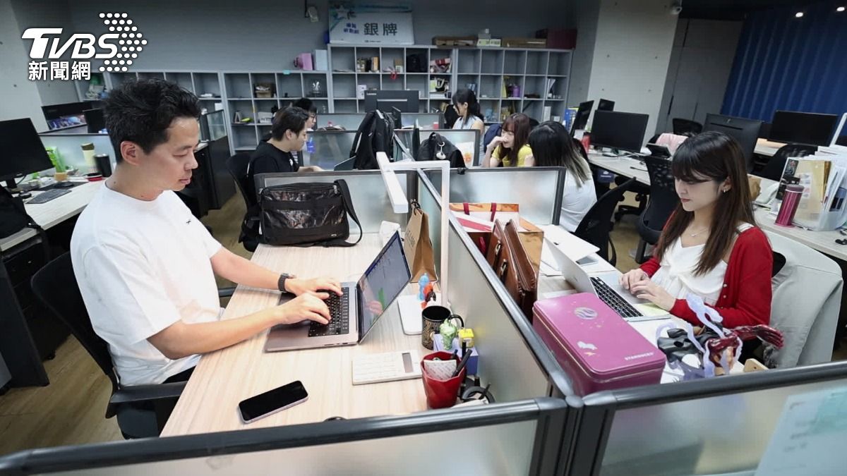 友善育兒職場,部分公司仍有進步空間。(圖/TVBS)