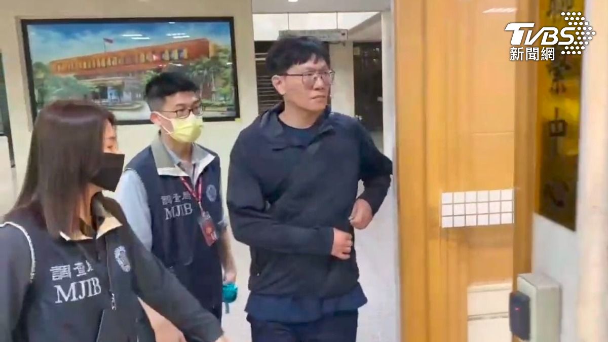 警員謝東諭涉圖利罪以10萬元交保。(圖/TVBS)