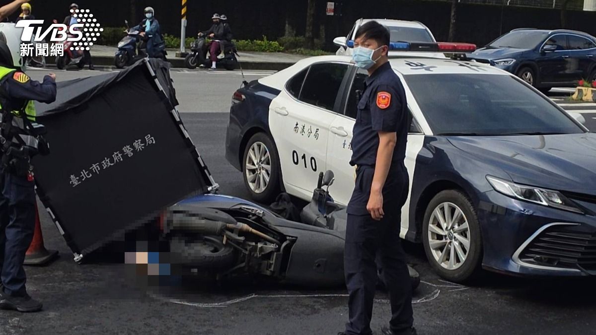驚悚畫面曝！南港車站外死亡車禍　機車、聯結車撞擊男騎士喪命