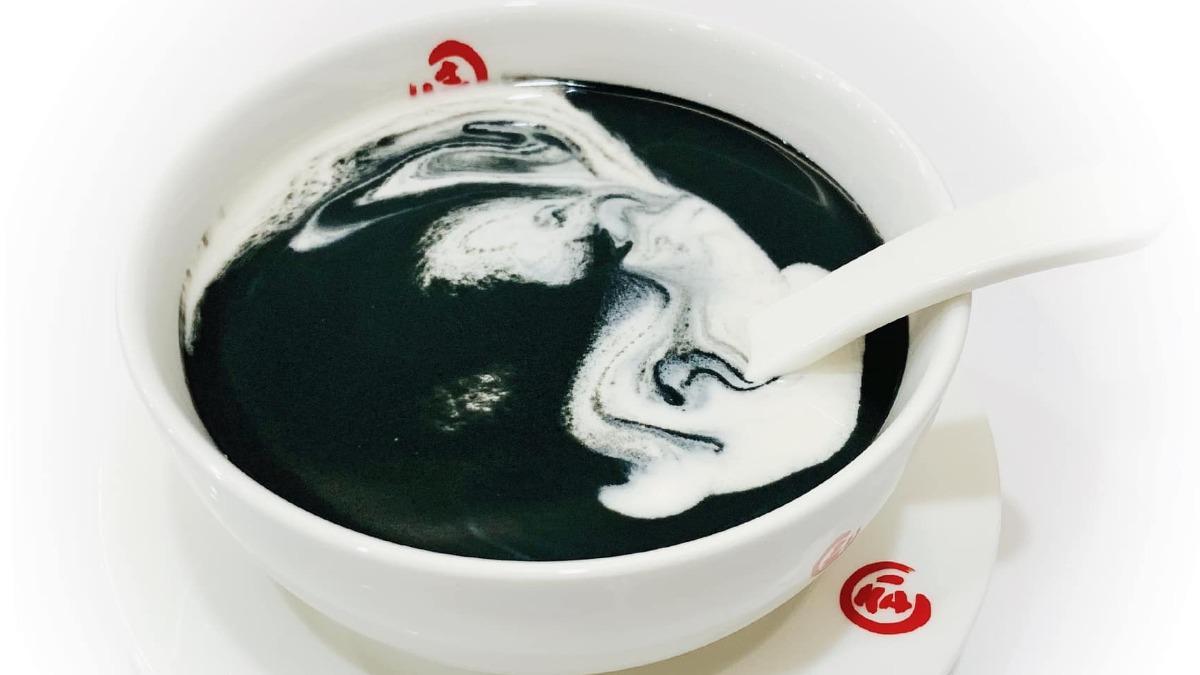芝麻糊質地細膩，入口滿是濃郁堅果香卻不會過甜。（圖／翻攝自佳佳甜品臉書）
