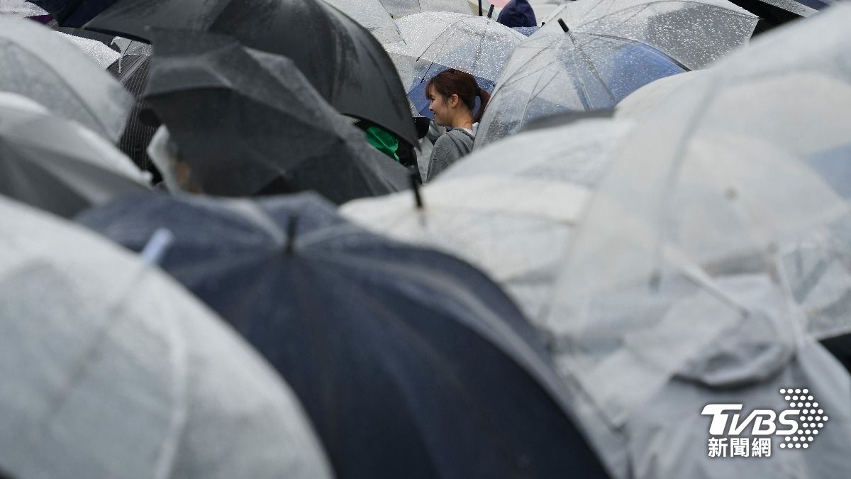日本沖繩提早六日進入梅雨季。（圖／達志影像美聯社）