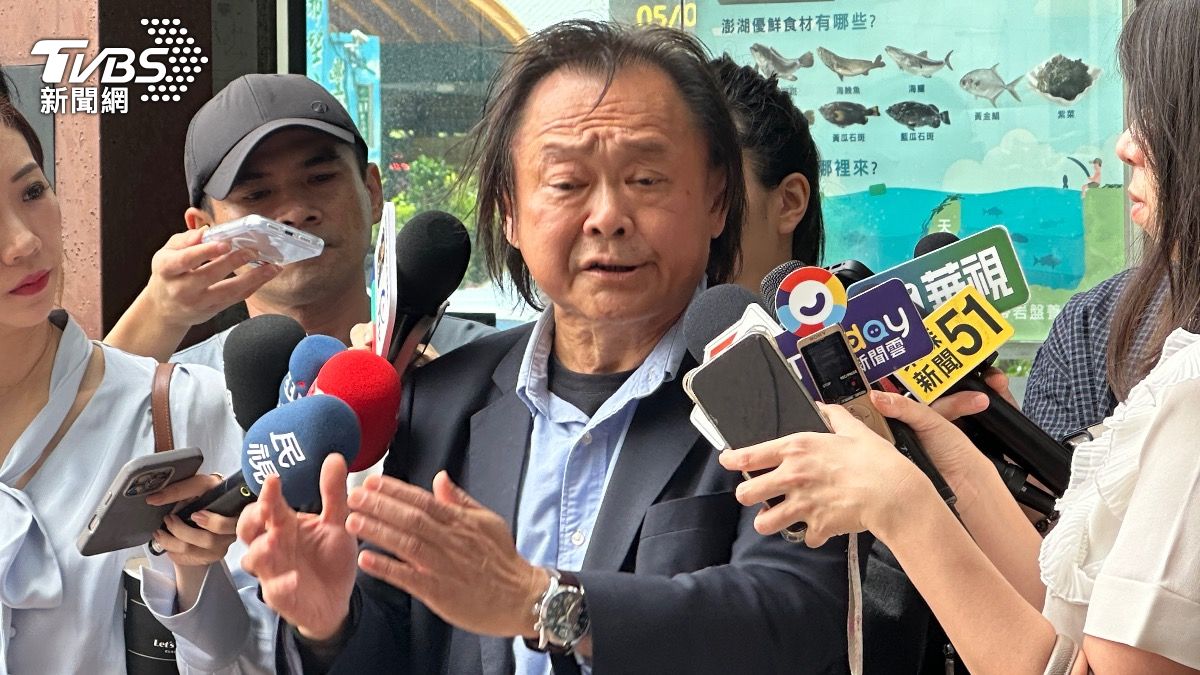 民進黨立委王世堅6日情緒激動，狂嗆媒體人周玉蔻「等著被火車撞死」。（圖／潘袁詩羽攝）