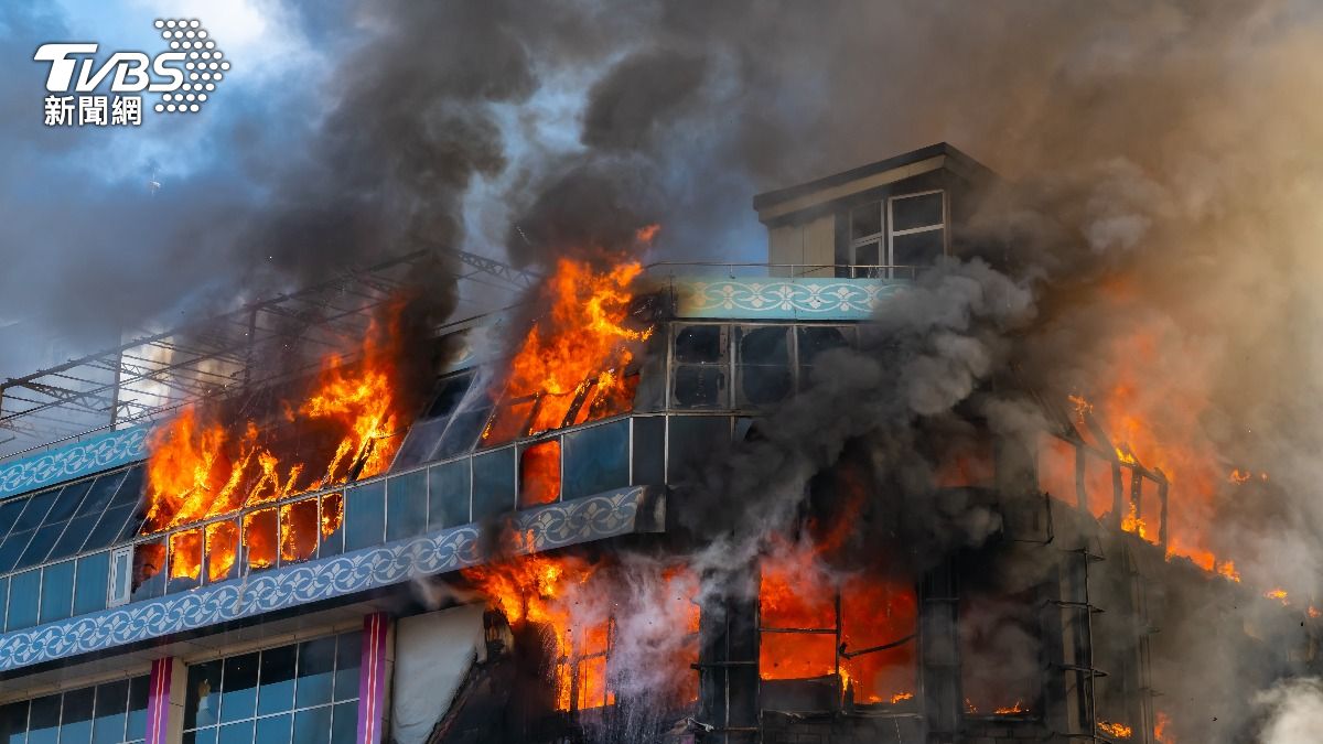 伊朗德黑蘭一家購物中心當地周二發生火警,造成至少11人死亡,40多人受傷。(示意圖,與本事件無關/shutterstock達志影像)