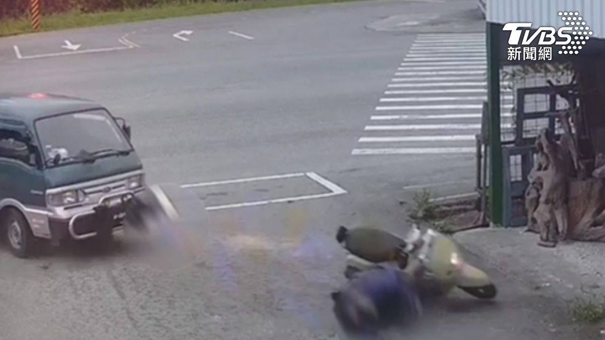 泰籍移工無照撞休假警，揪出4非法居留移工。（圖／TVBS）