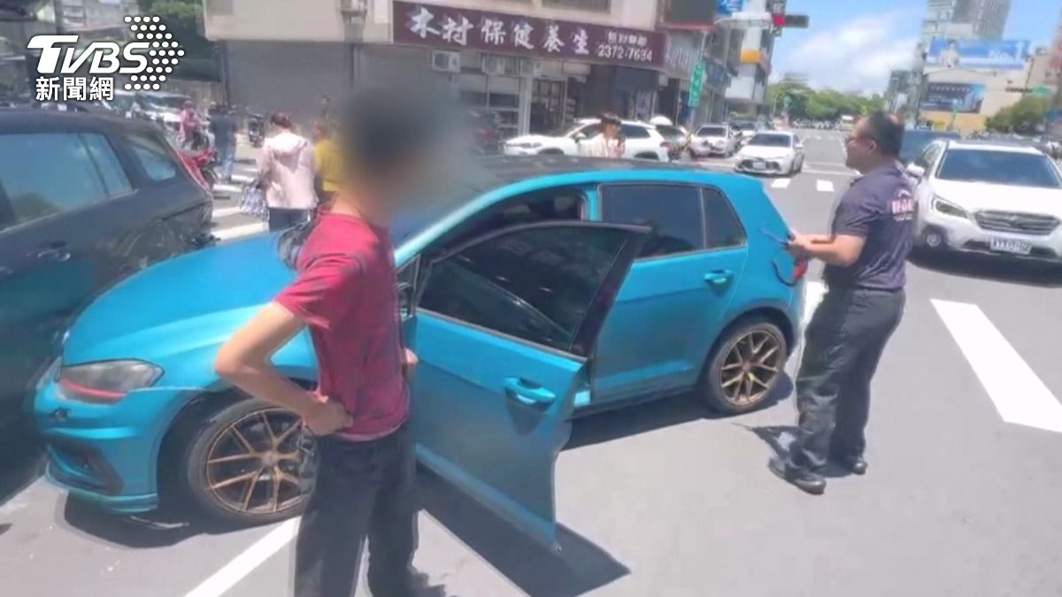 男疑毒駕撞3車,唾液快篩呈陽性。(圖/TVBS)